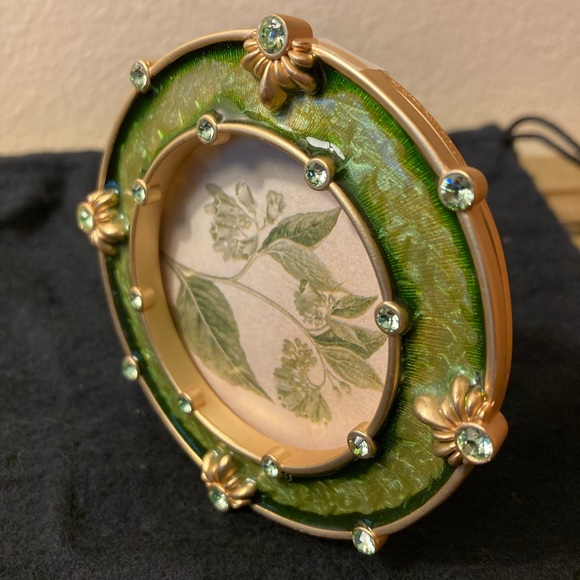 Jay Strongwater Other - Jay Strongwater Round Green Swarovski Crystal Frame 🖼